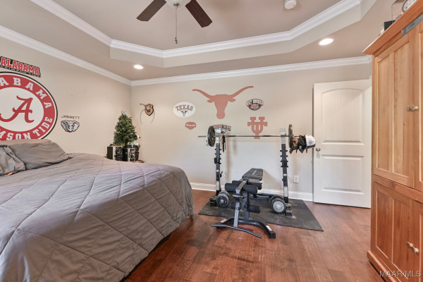 915 County Road 19 . N