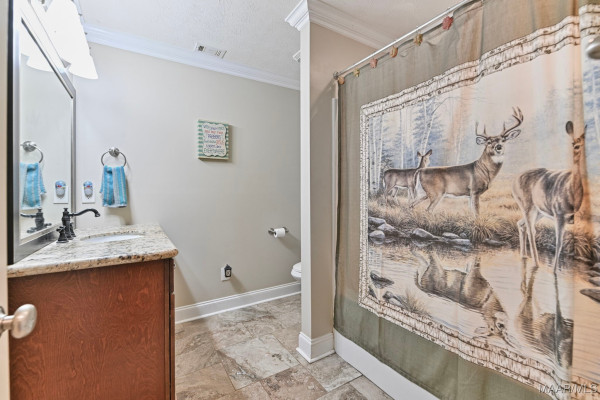 915 County Road 19 . N