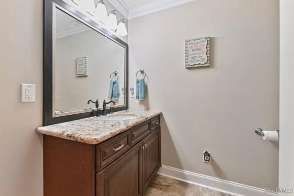 915 County Road 19 . N