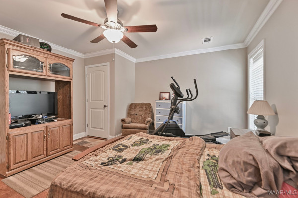 915 County Road 19 . N