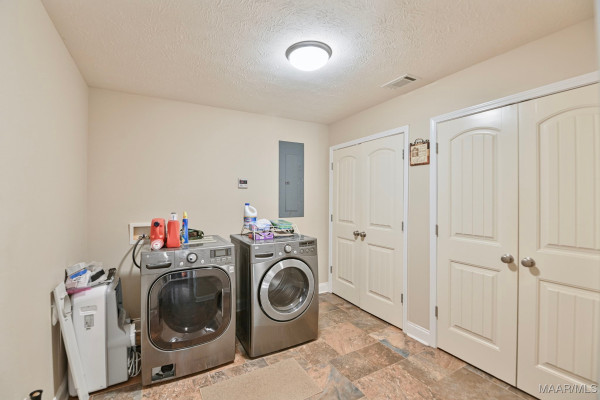 915 County Road 19 . N