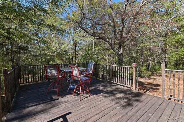 915 County Road 19 . N