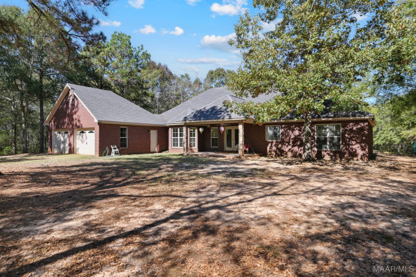 915 County Road 19 . N