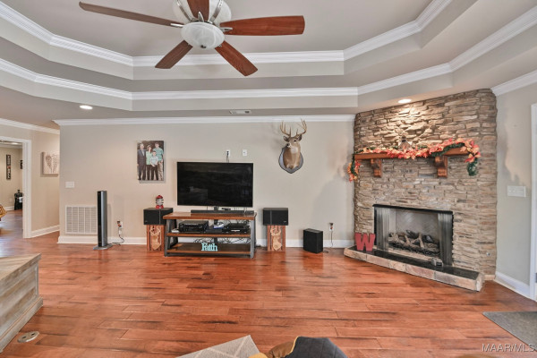 915 County Road 19 . N