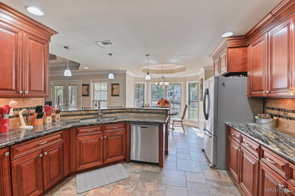 915 County Road 19 . N