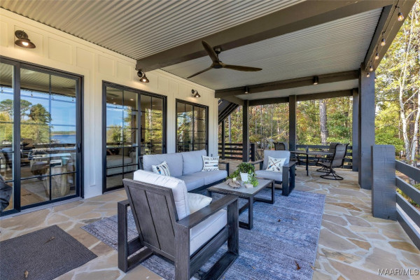 130 Castaway Cove Lane