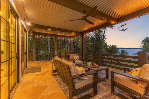 130 Castaway Cove Lane