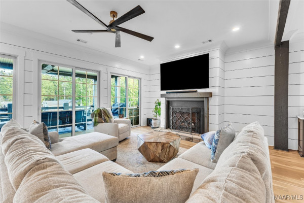 130 Castaway Cove Lane