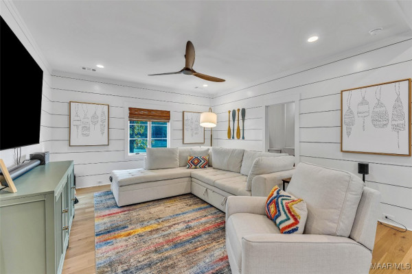 130 Castaway Cove Lane