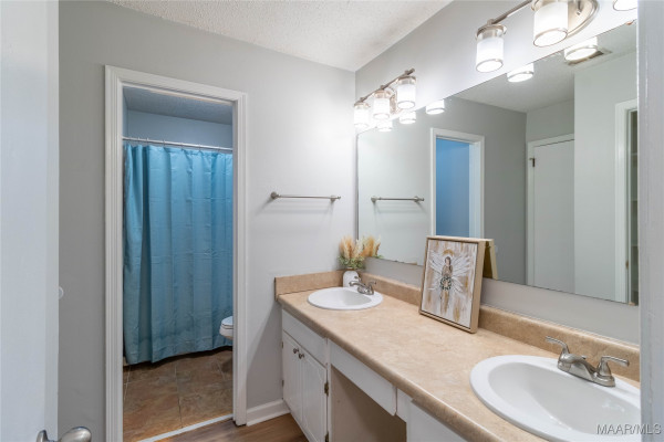 2633 OLD ORCHARD Lane