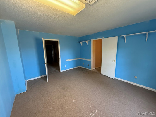 212 W Vanderbilt Loop