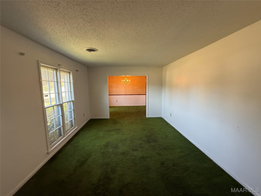 212 W Vanderbilt Loop