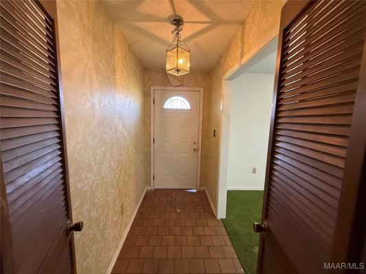 212 W Vanderbilt Loop