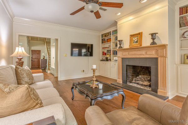 8132 Longneedle Place