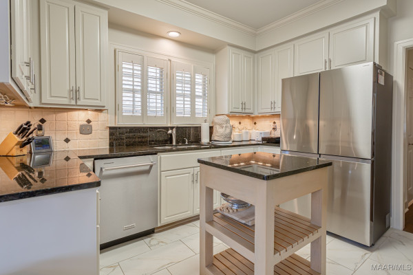 8132 Longneedle Place