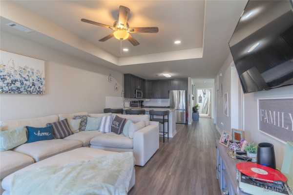 6136 Burbank Crossing Loop