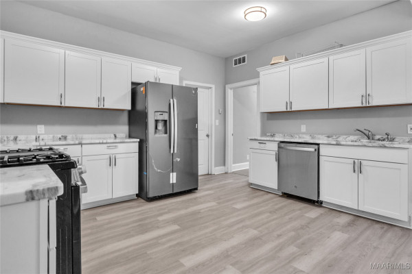 2035 Commodore Circle