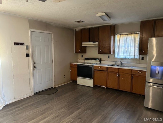 3906 Chatwood Street