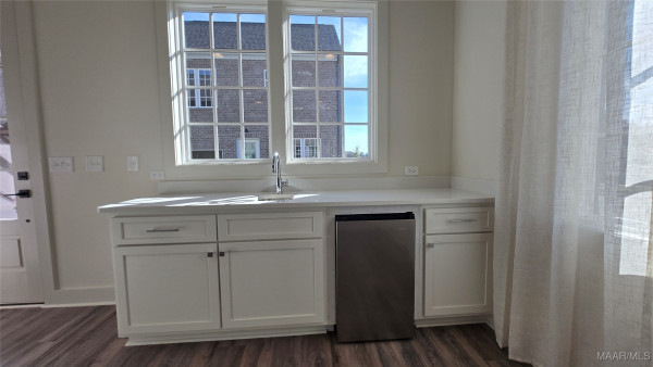 4517 Broadwick Street