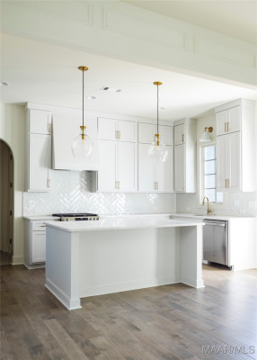 4610 Broadwick Street