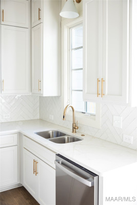 4610 Broadwick Street