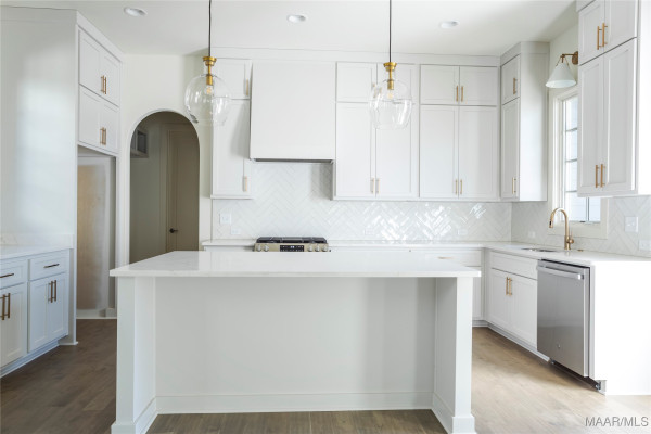 4610 Broadwick Street