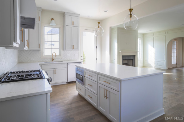 4610 Broadwick Street