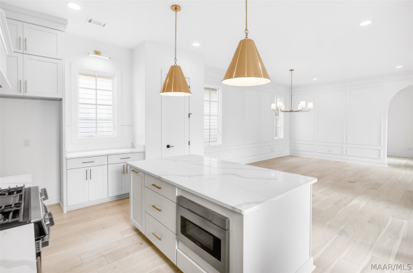 4610 Broadwick Street