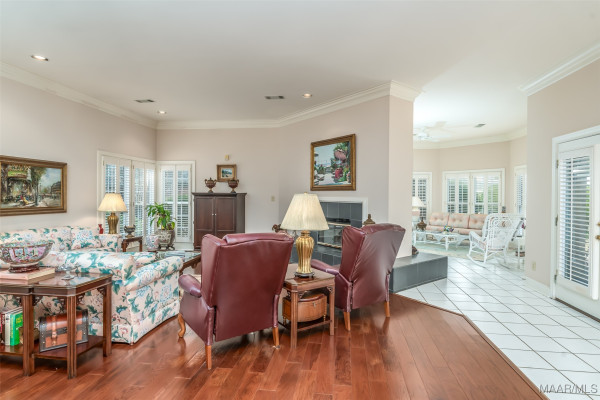 8189 Longneedle Place