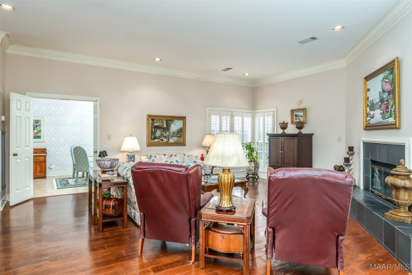 8189 Longneedle Place