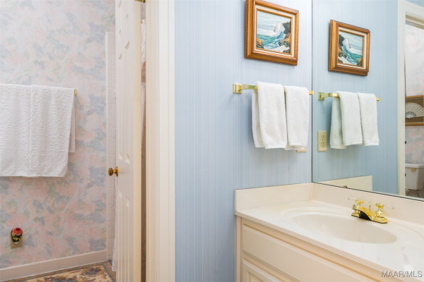 8189 Longneedle Place