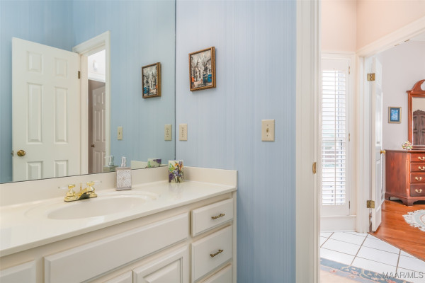 8189 Longneedle Place