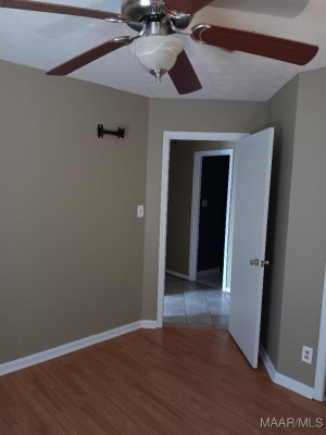 1049 COUNTRYSIDE Lane