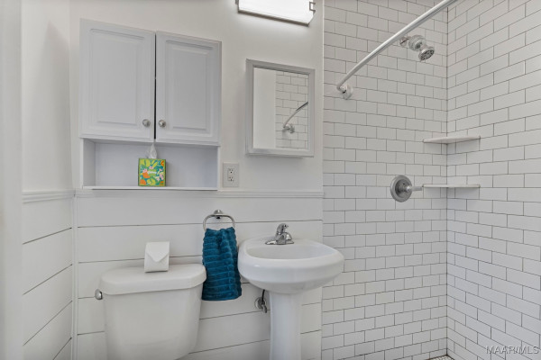 2702 Hermitage Drive