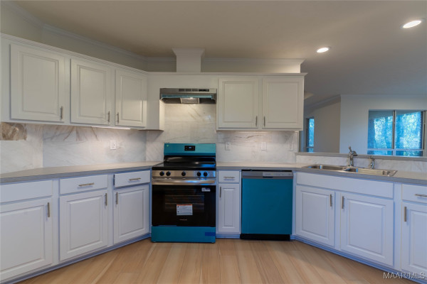 439 High Ridge