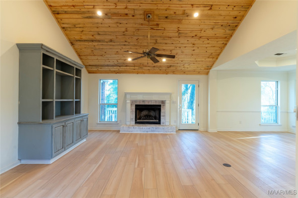 439 High Ridge