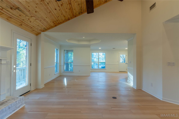 439 High Ridge