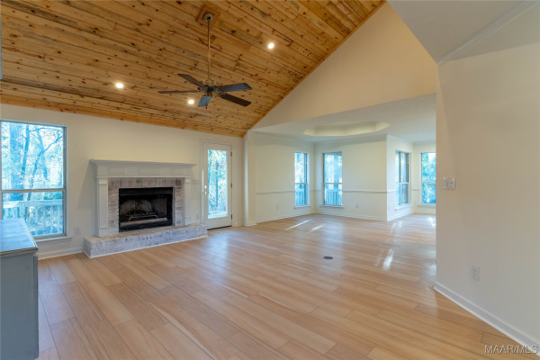 439 High Ridge