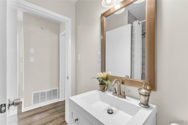 3556 PRINCE GEORGE Drive