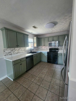 1715 FORMOSA Court