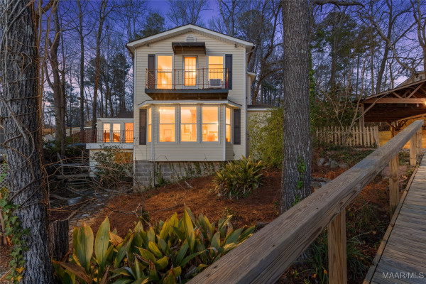 580 Lake Shore Drive