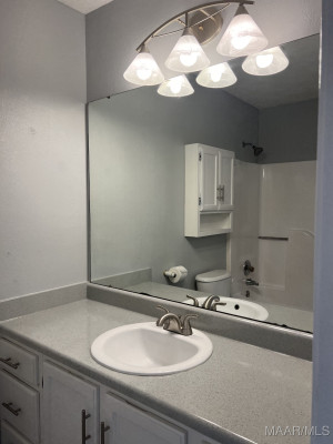 712 E Gardendale Drive