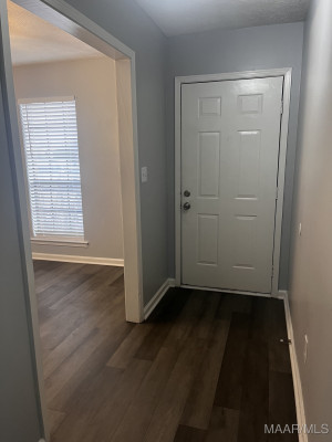 712 E Gardendale Drive