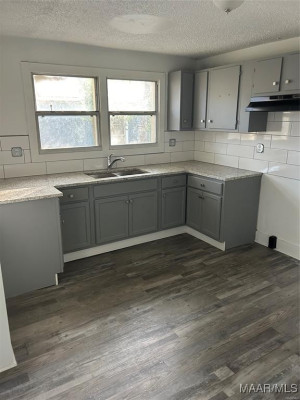 107 N BROCKWAY Drive