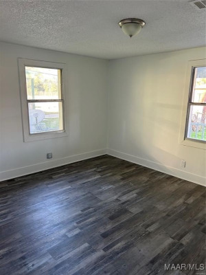 107 N BROCKWAY Drive