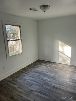 107 N BROCKWAY Drive