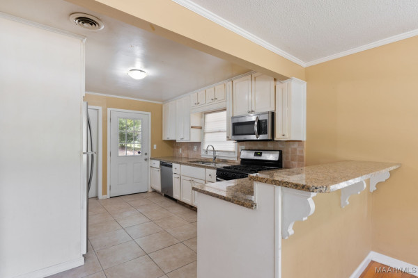 3302 Cottonwood Drive