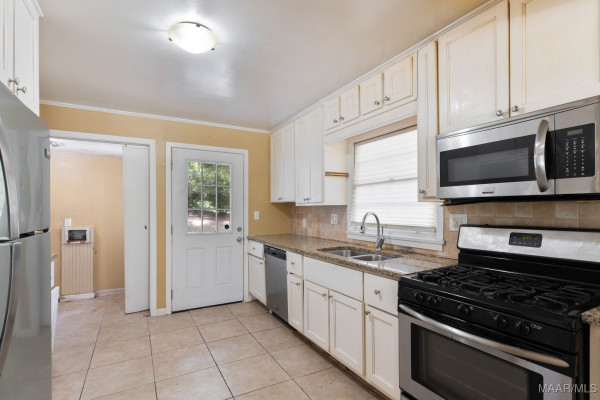 3302 Cottonwood Drive