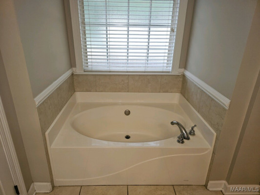 2765 Edinburgh Drive