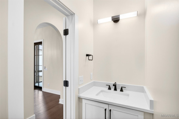 8220 Marylebone High Street